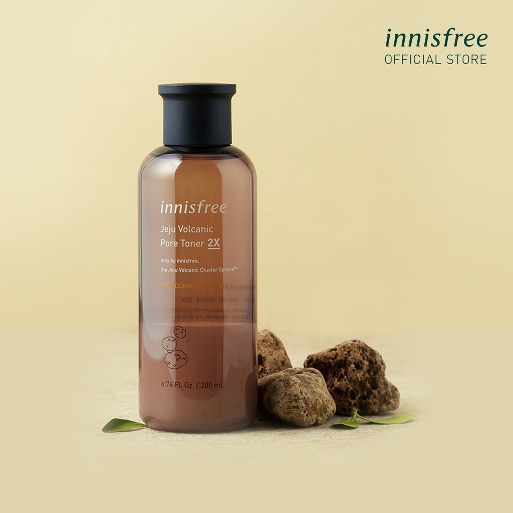 Chất kem nước cân bằng cấp ẩm làm dịu da INNISFREE Volcanic PHA Pore Refining Toner thoa đều trên da
